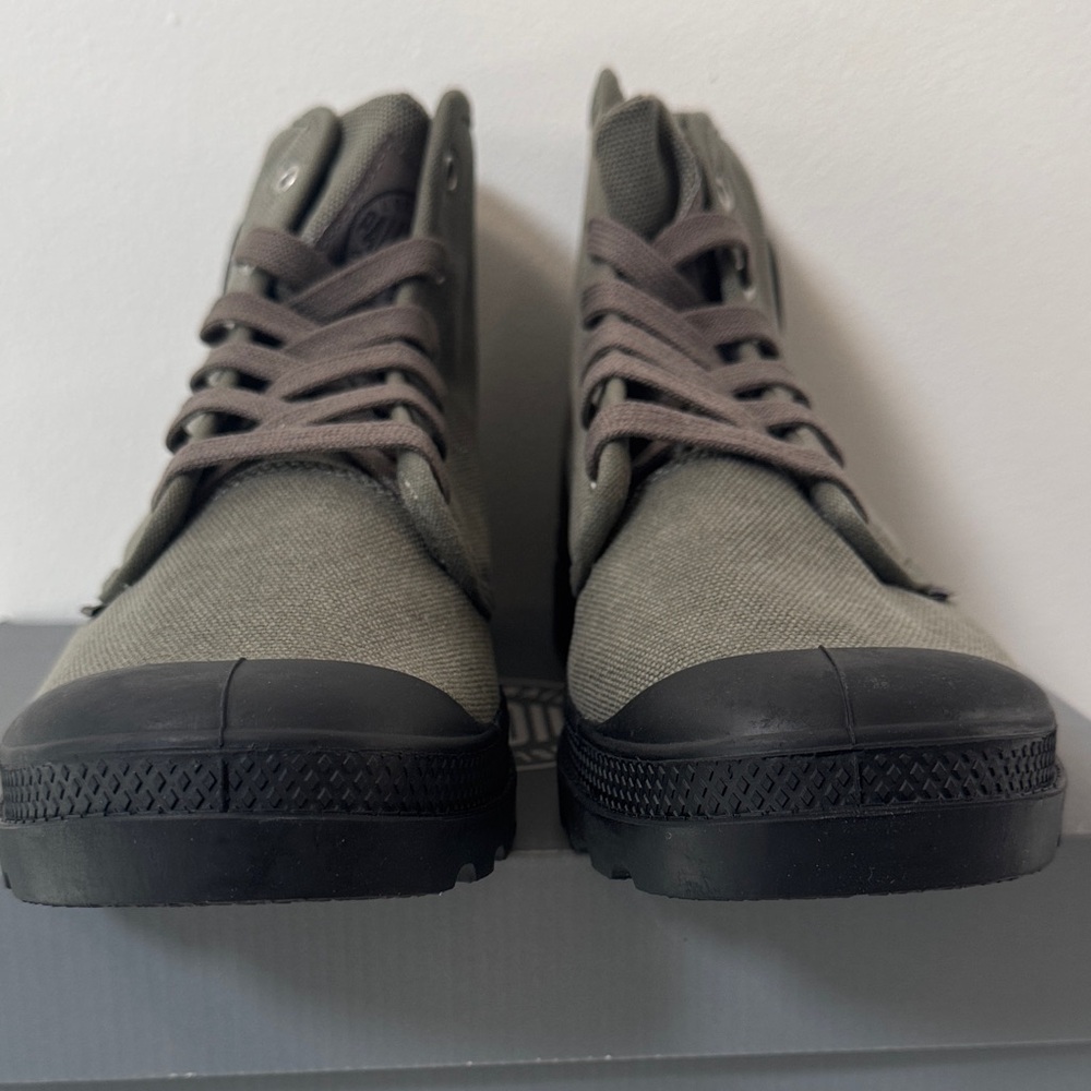 NIB!!!! Men’s Palladium Khaki Green Pamp Hi High-Top Sneakers with Black Soles - Picture 3 of 7